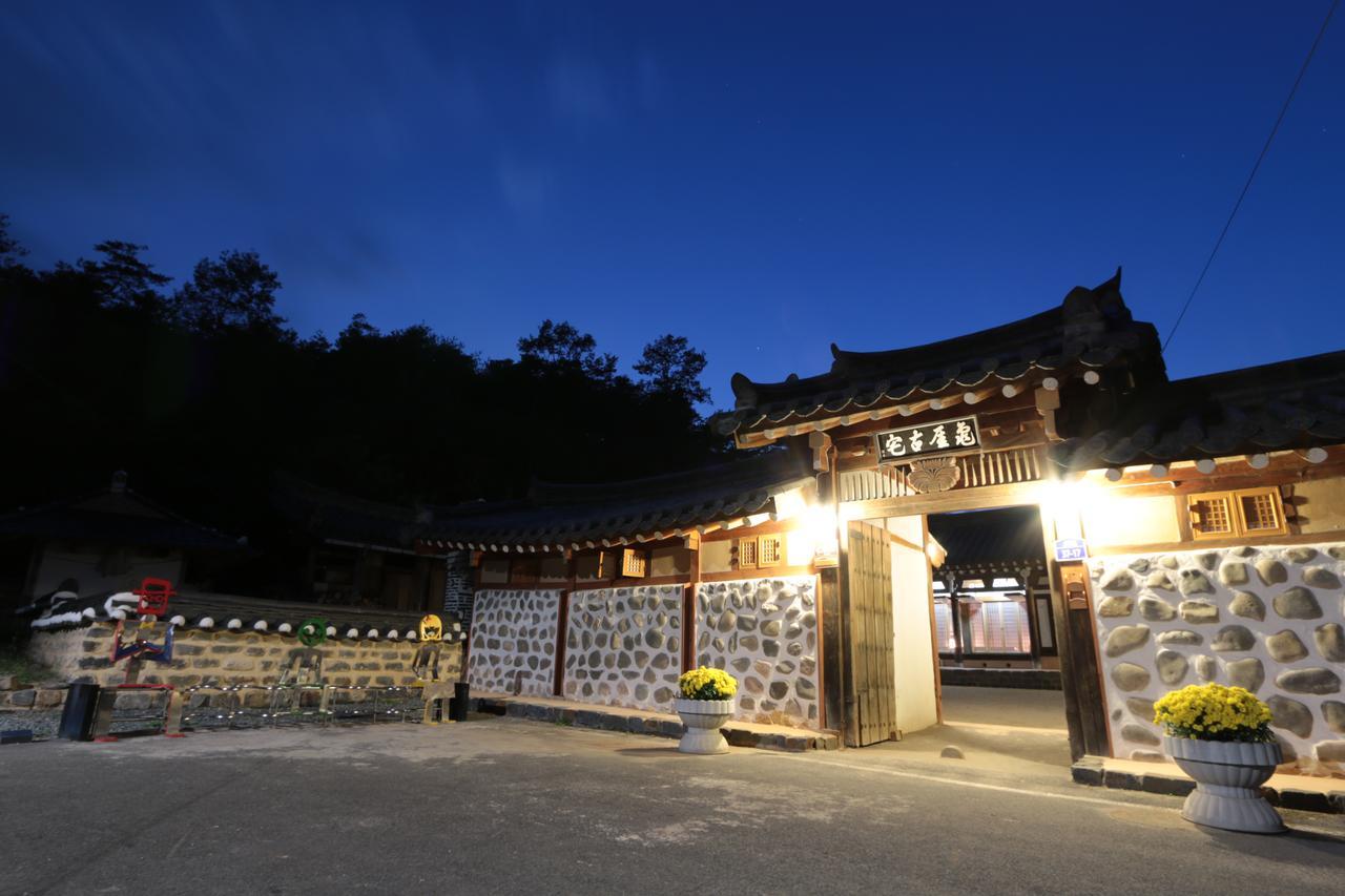 Gwiae Traditional House Yeongcheon Exteriör bild